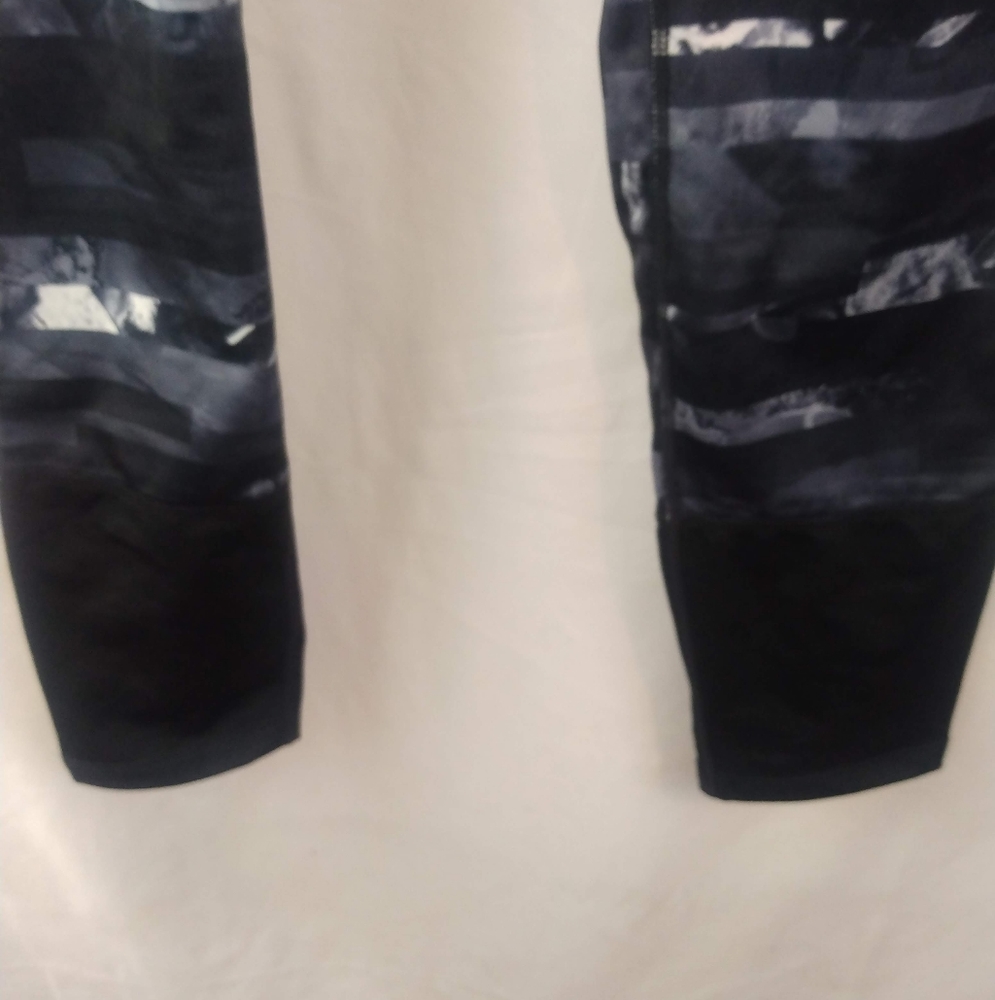 Layer 8 Performance Black/Gray Print Legging - image 5